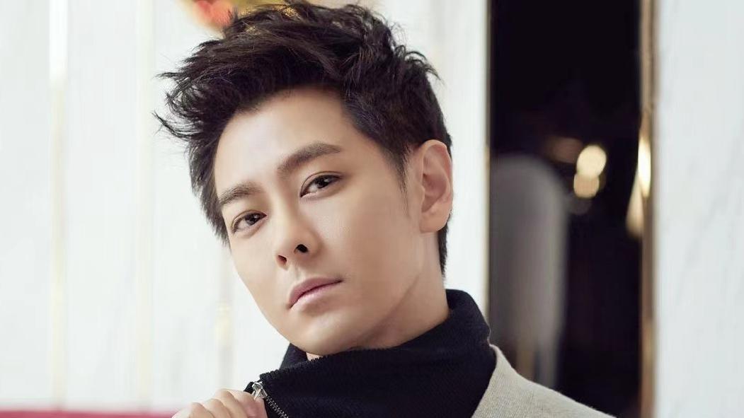 林志颖|林志颖车祸后首度现身活动，模样略有改变，受伤右手全程没拿麦