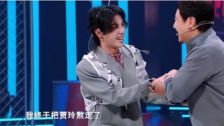 沈腾欢送贾玲，恭祝华晨宇音乐胜利：娱乐圈的微妙平衡