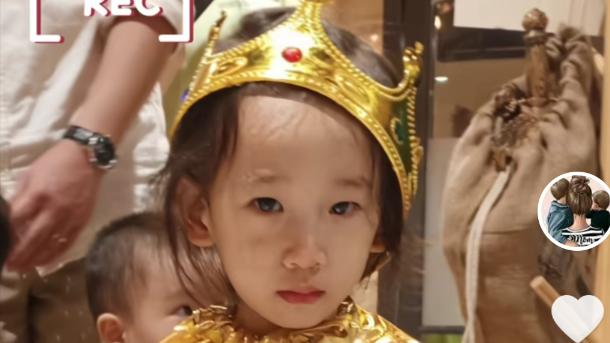 应采儿|应采儿无惧争议晒多张小儿子长发照，hoho软萌帅气超像哥哥Jasper