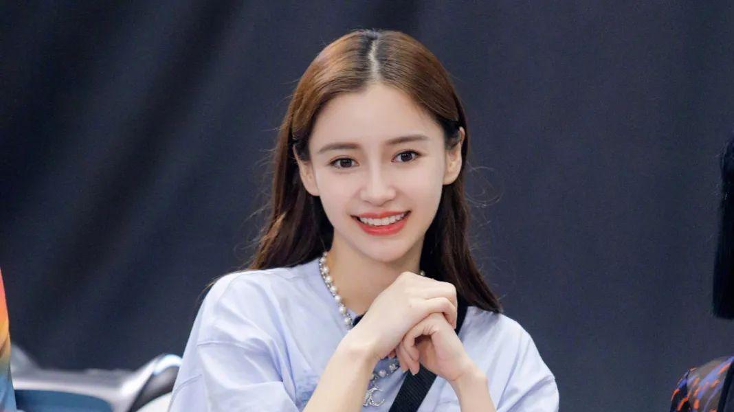 |跑男一姐易主？杨颖翻车后，白鹿风头无两引发粉丝大战