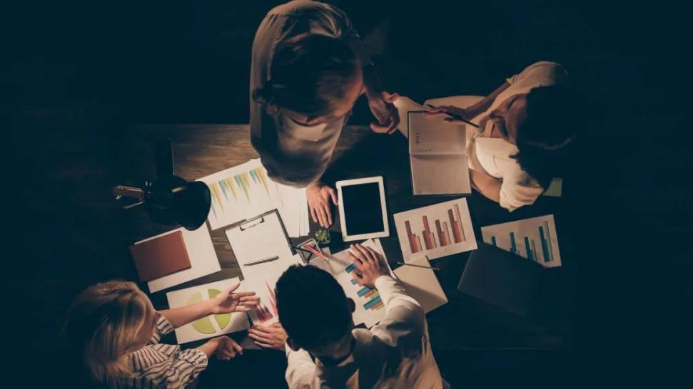 玩的就是心计|985硕士大厂裸辞，再找工作月薪3000立快乐人设，无人买账被狂喷