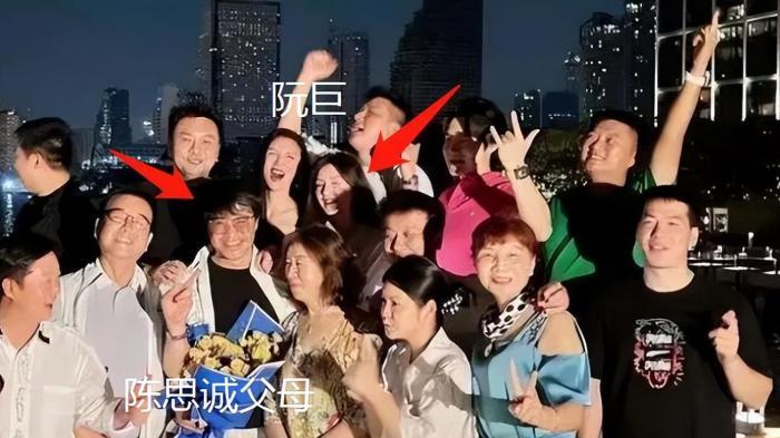 陈思诚|陈思诚与相差21岁女友同居试婚，父女恋很甜蜜