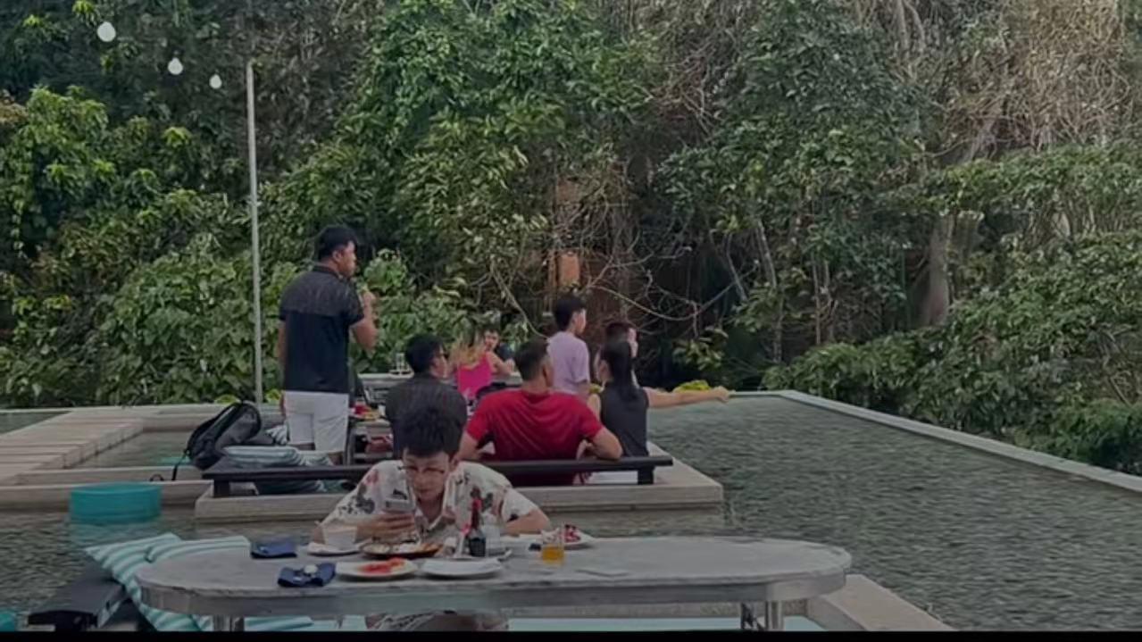 易建联|易建联携全家泰国旅游！高颜值老婆长腿吸睛，美籍儿子身高抢镜！