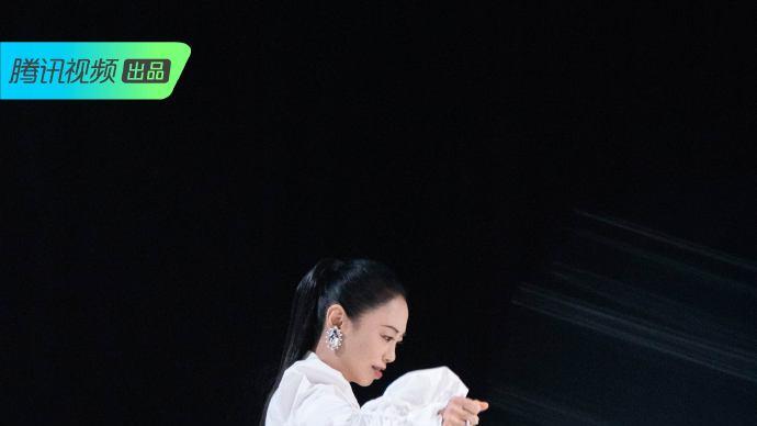 美甲 实力歌手黄绮珊形象大变！粉色头发少女感爆棚，减肥成功气质全新