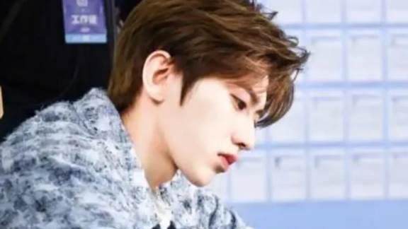 玩完！葛斯齐再曝蔡徐坤，疑似涉及到未成年，本人拒不回国太心虚