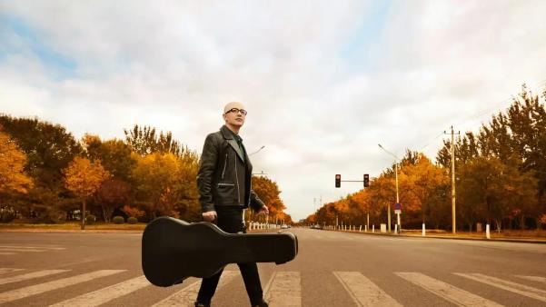 央视|“央视宠儿”，5登春晚隐婚生子，如今怎样了？