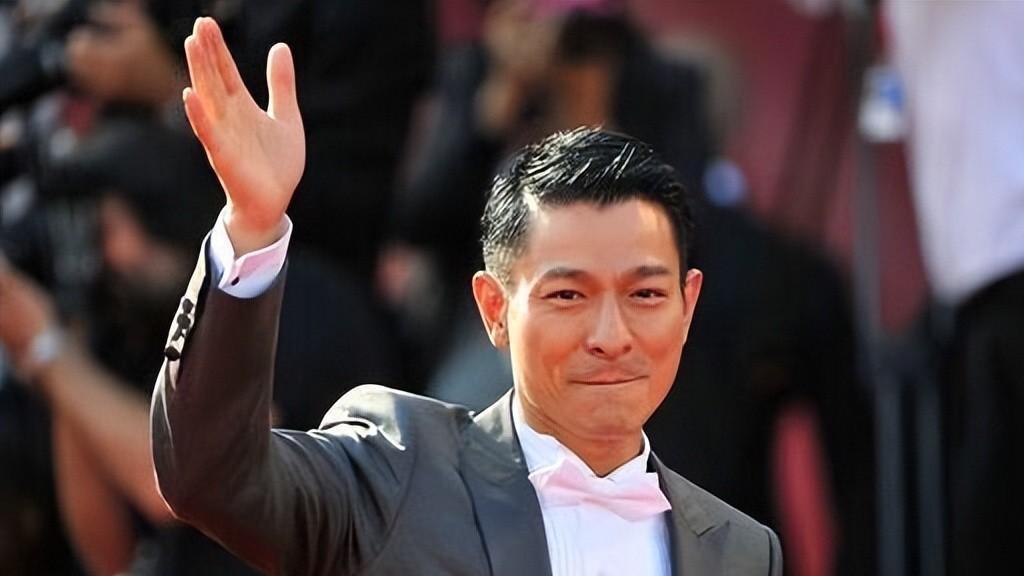 富家千金朱丽倩，“下嫁”天王刘德华，高龄产女真相让人唏嘘！