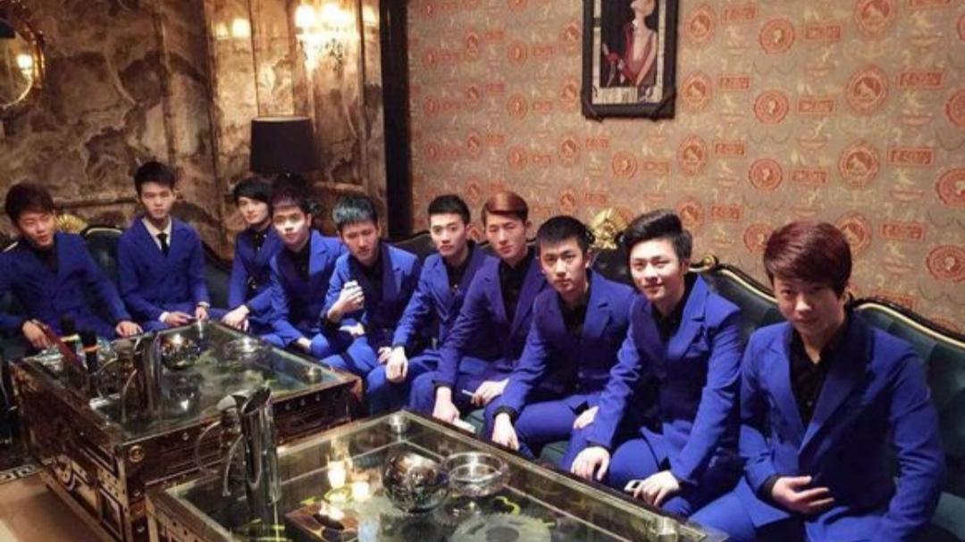 政审|211硕士毕业生做男模，日薪超5000却后悔想考公，担心政审不过关