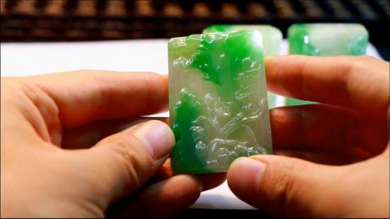 翡翠原石外壳布满松花，起货一套“梅兰竹菊”！