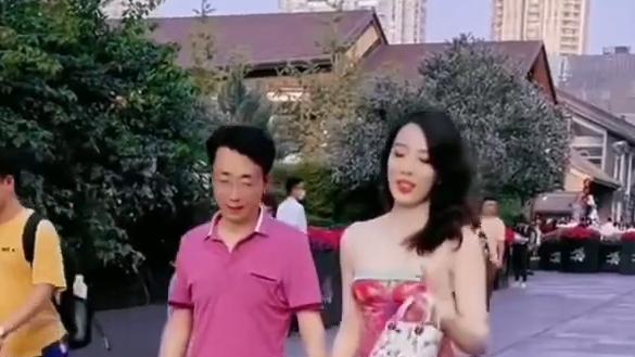 董小姐|“艺术照”曝光，喜欢年纪大的，董小姐被扒得连“底裤”都不剩了