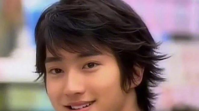 韩星崔始源络腮胡造型亮相，超模刘雯前绯闻男友变胖了，被指“碰瓷”费翔？