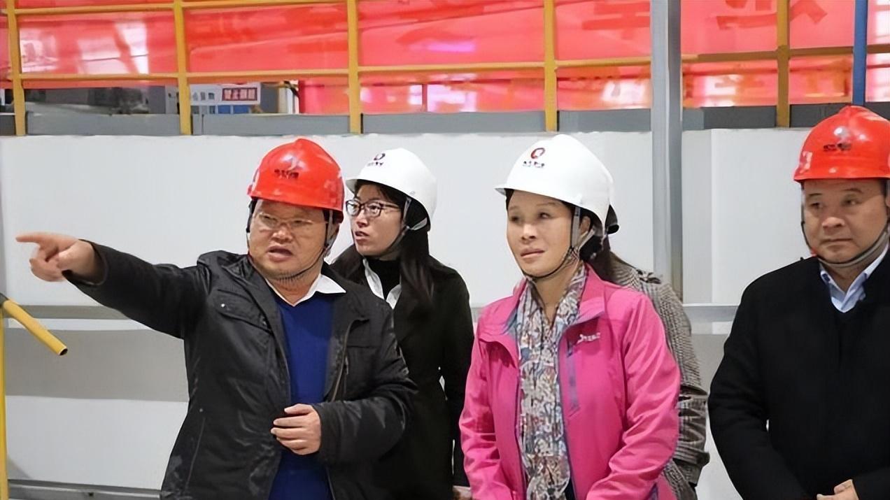 求职|深度解读：女色虎副行长曹艳丽，为什么钟爱“权色交易”？