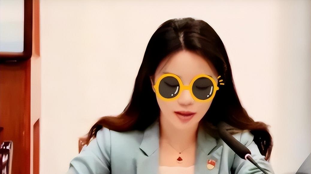 浮出水面|美女局长戴局长, 学历浮出水面, 原来是龙蟠学院, 2014年已停止招生