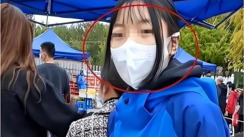 大码外套配“鲶鱼头”，10后中学生的日常搭配，扎马尾不好吗？