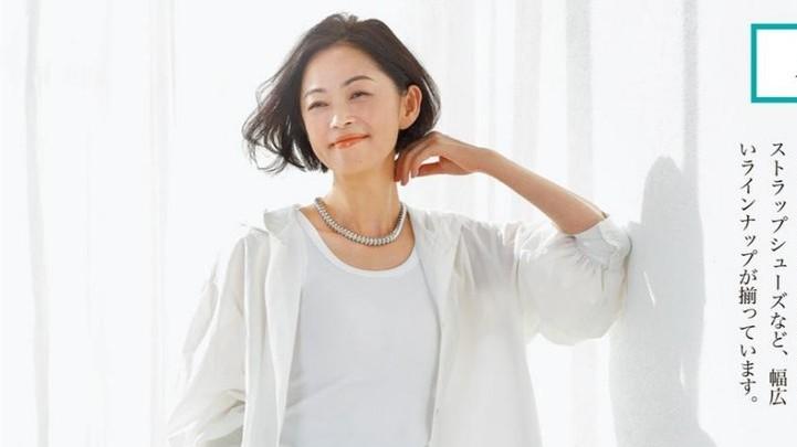 流浪地球2 中年女人不要总留长卷发，试试简约的内扣短卷发吧，利落又有品
