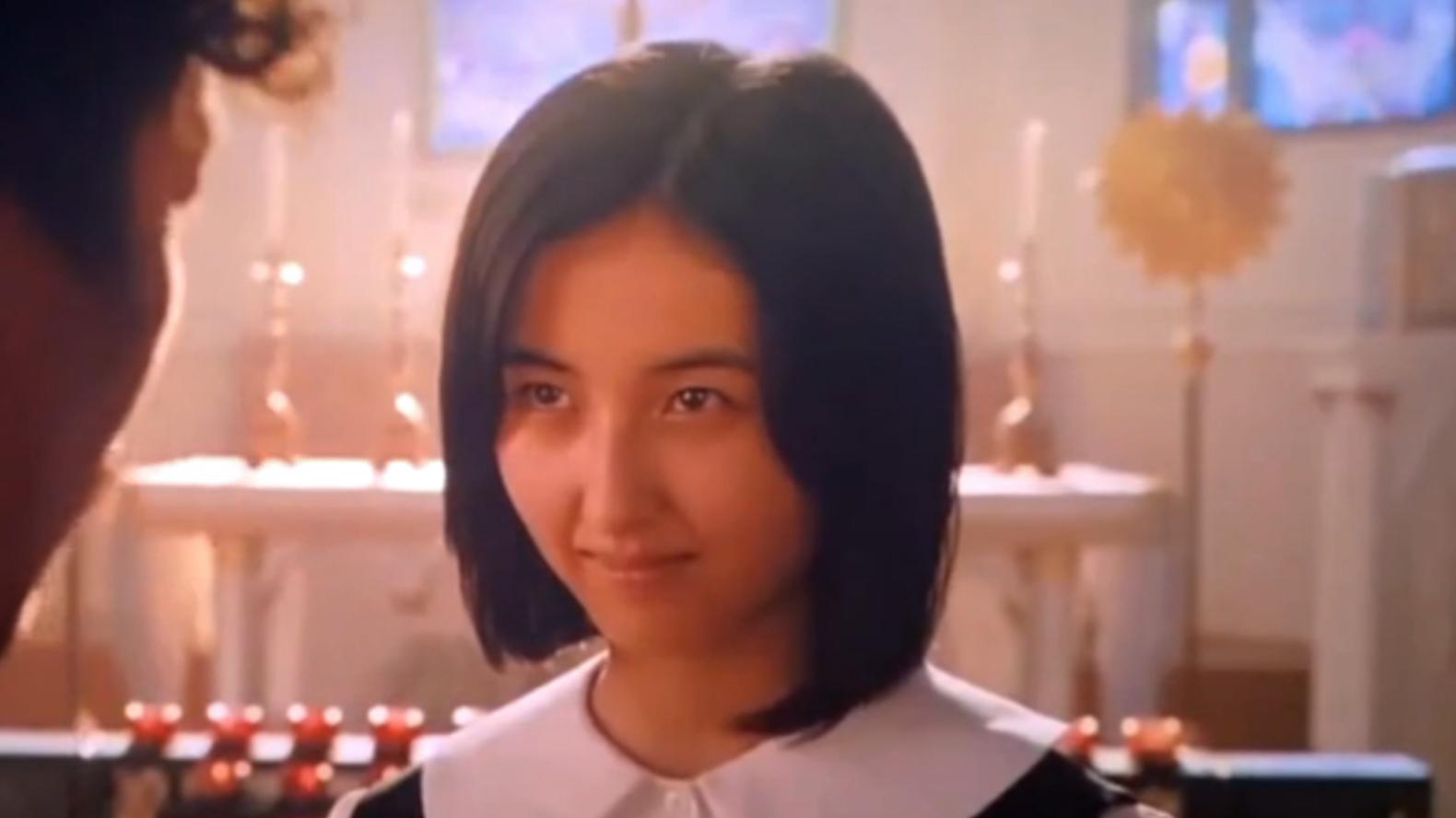 张子枫|从“国民妹妹”到全网嘲讽，从神话到笑话，张子枫只用了一年半