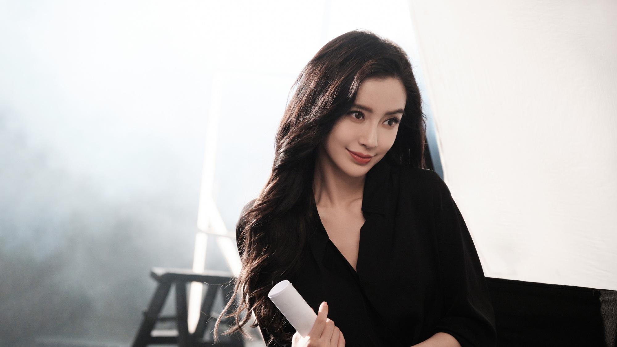 Lisa海外账号粉丝数破亿，人气回归太强势，杨颖这次或已欲哭无泪