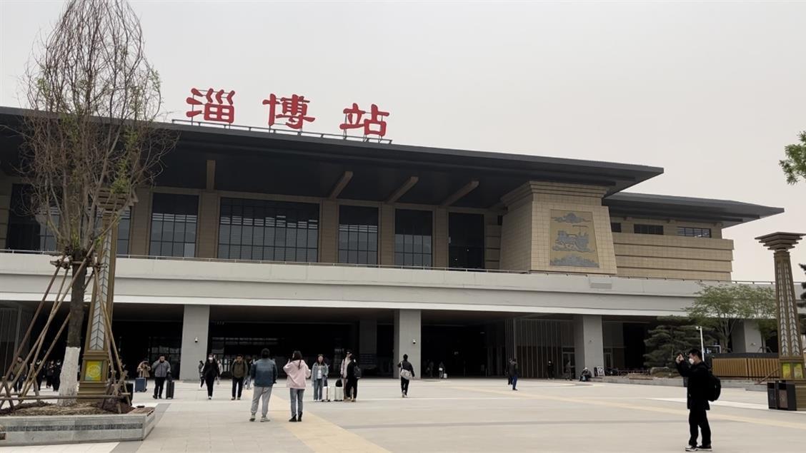 淄博|淄博烧烤出圈：路边小店每日狂卖上万烤串，烧烤师高薪难求