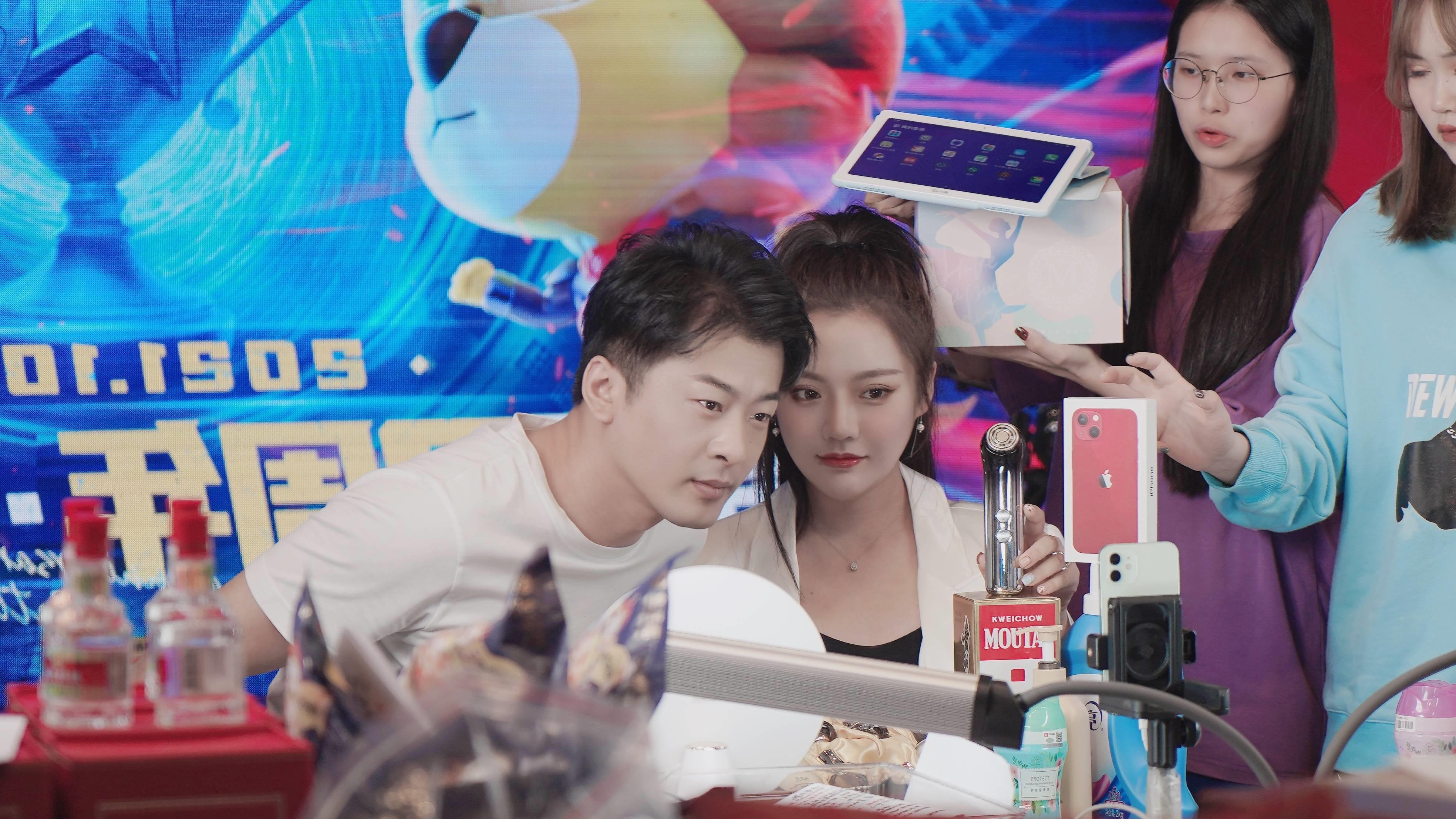 卖假货、骂粉丝、老戏骨直播带货太会“割韭菜”了！你被割了吗？