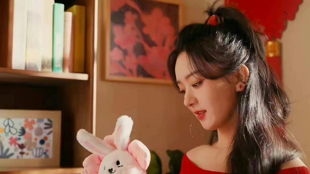 赵丽颖|赵丽颖翻车！获年度最佳女主角，哽咽致敬三农人物张桂梅造型差评