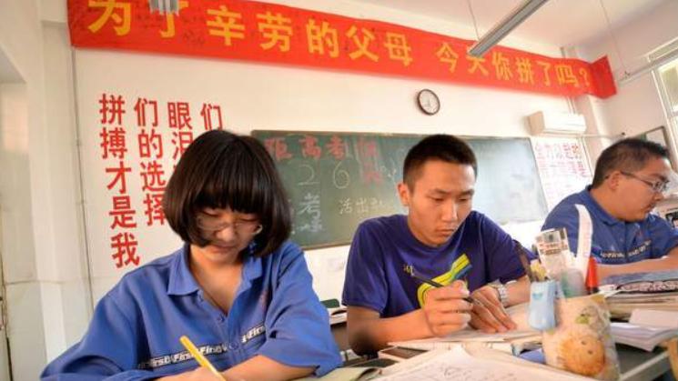 酒店试睡员|“父母雇我做全职女儿，每月5000”，这届大学生在从事很新的职业