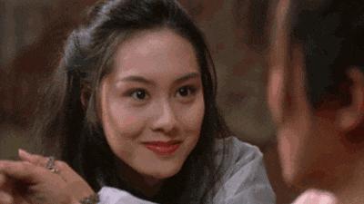 52岁朱茵现状曝光：住在深山残屋，开97年破车，活成娱乐圈李子柒