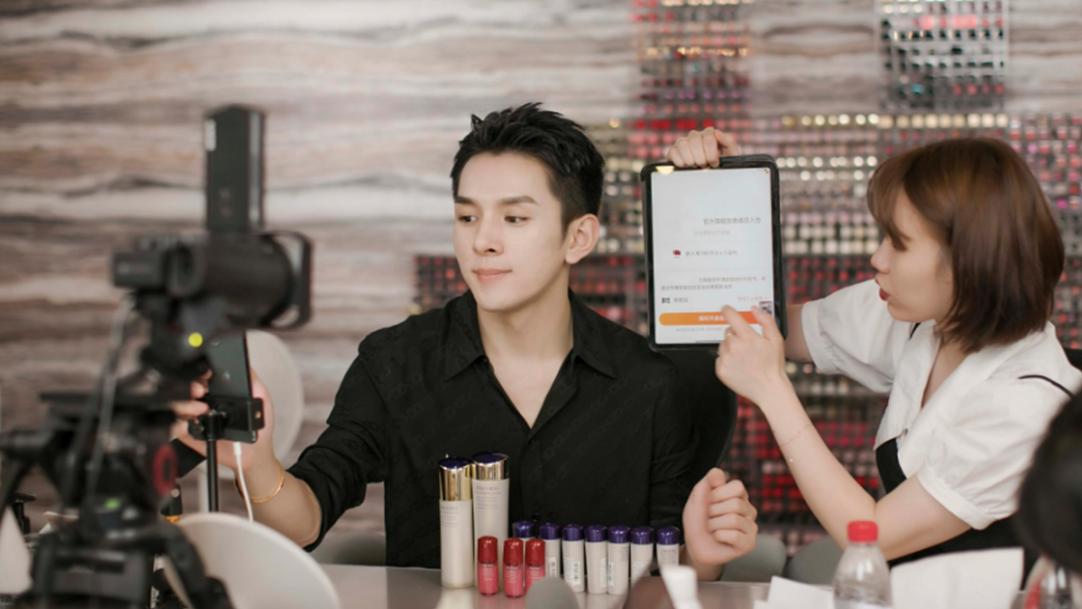 李佳琦让粉丝反思自己为啥穷，粉丝们确实应该好好反思一下！