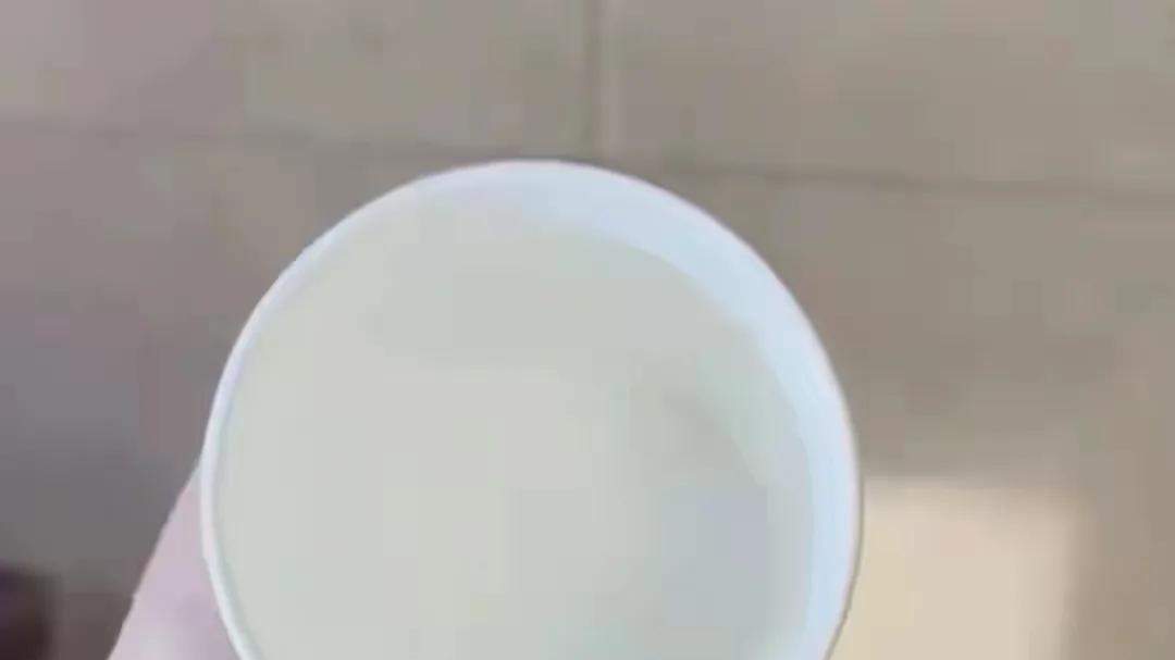 |不懂倒水的礼仪被领导批评了上热搜！