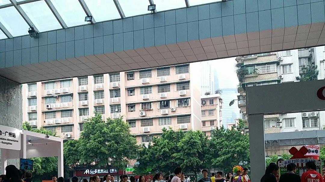 1月11日傍晚在广州繁华的天河路为什么会发生宝马车冲撞事件？