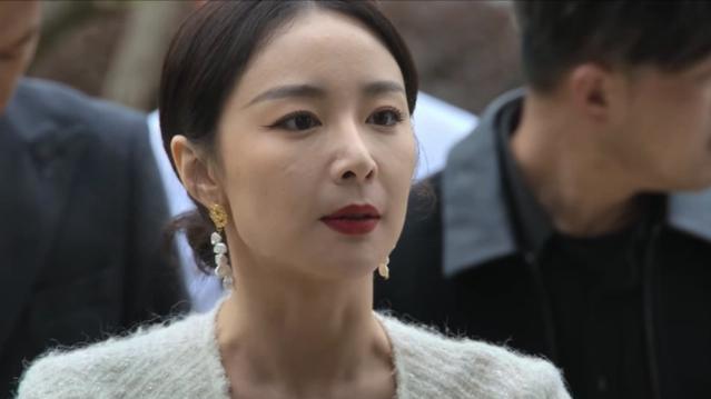 黄瓜 一把年纪还强装少女，满脸褶子扎双马尾，老黄瓜刷绿漆：装嫩！
