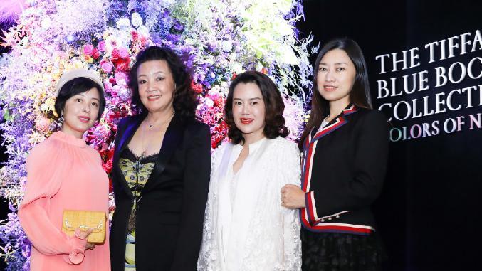 张兰|汪小菲亲吻照流出，张兰狂掉粉，直播着急挽留，自曝不会争抚养权