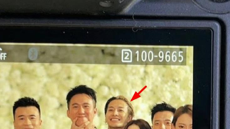 王嘉尔参加朋友婚礼，行为举止被吐槽，温州酒席菜色引争议！