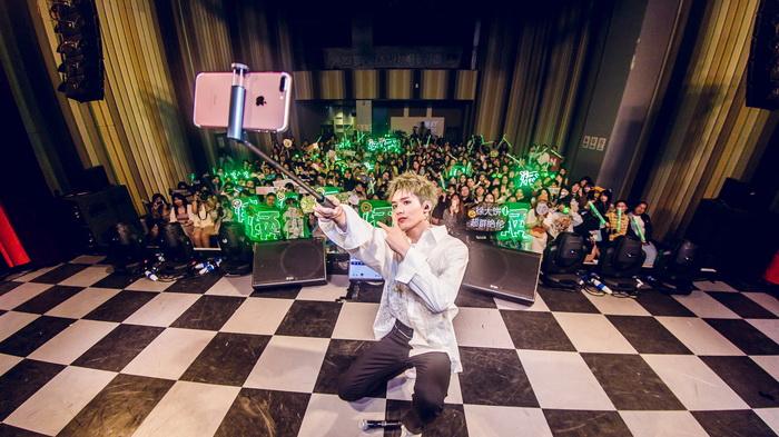 浩室舞|《青春有你》帅气的青春偶像，演艺之路堪忧，生活所迫转业