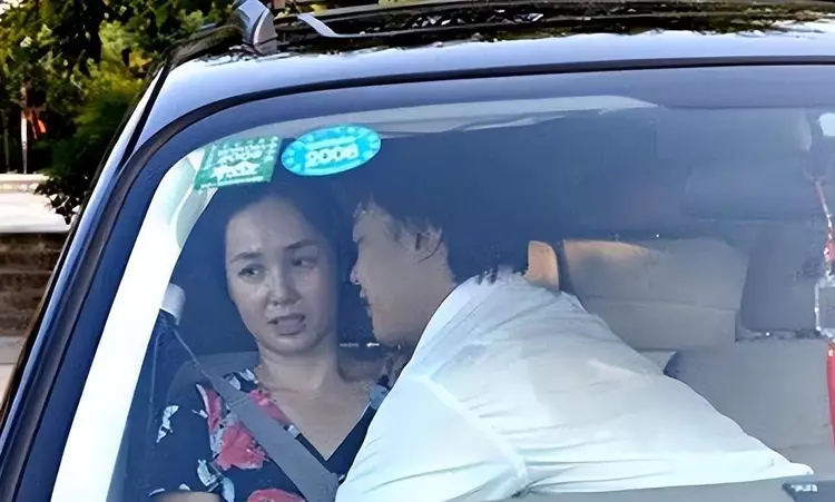 蒋雯丽|蒋雯丽包养风波再升级！房屋中介爆料：为干儿子买房，还亲自陪看