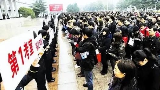 “要不取消本科吧”，7000多家央国企招聘，门槛直接把学生气笑了