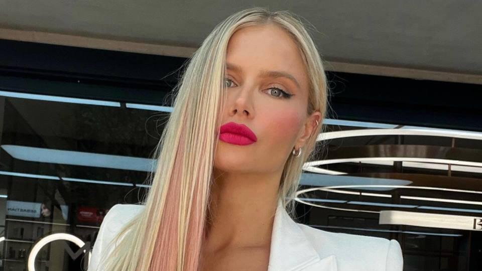 巴西女模特赤膊遛狗，遭逮捕或入狱1年，抨击被差别对待引发争议