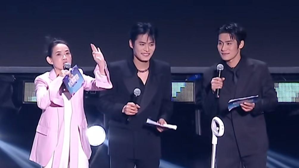 小杨哥演唱会大翻车！维塔斯假唱，朴树忘词跑调，张信哲差点摔倒