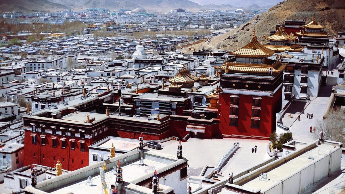 景点推荐|藏区旅行可去的18个寺院，这些才是藏区人文的精华所在