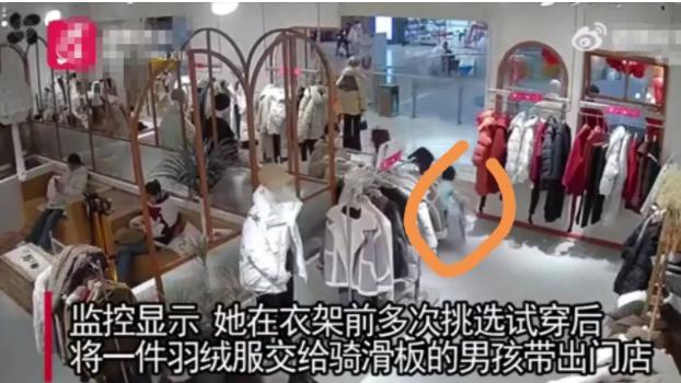 近日，陕西安康，一服装店店员遇见一件糟心事