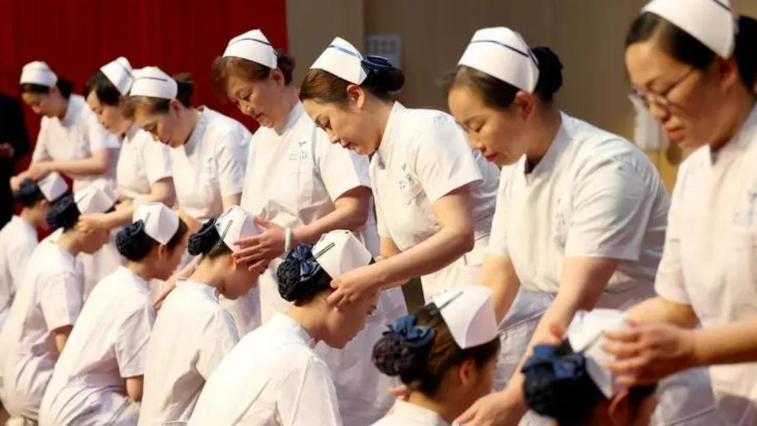 护士|“遇见护士和幼师赶紧跑”，职业歧视却被捧：有理有据，很充分