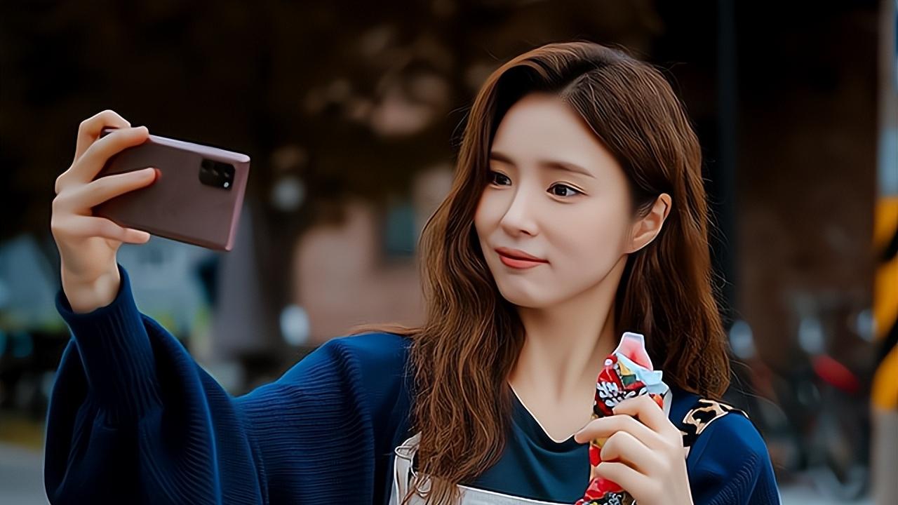 姐姐|拜金弟接离婚姐回娘家过年，因只包5千红包，年后就被移出家族群