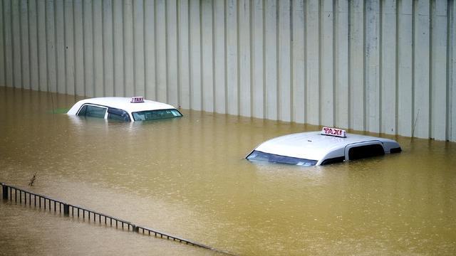 香港遇百年特大暴雨：容祖儿尖叫车子泡水、郑希怡被困、家也遭殃