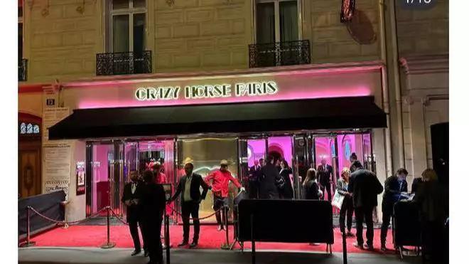 Lisa疯马秀第二场尺度升级！扔贴身物给三公子，baby捧场引争议