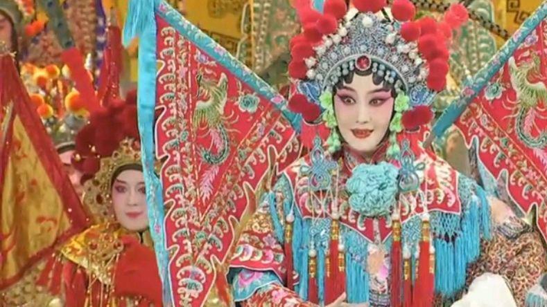 京剧|晚会演出京剧演员“扎靠”唱“猛听得”，结果被观众吐槽不懂规矩