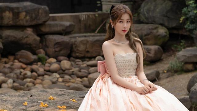 富二代|“关系户”别硬演“影视美人”，满屏都是富二代，内娱没人了吗？