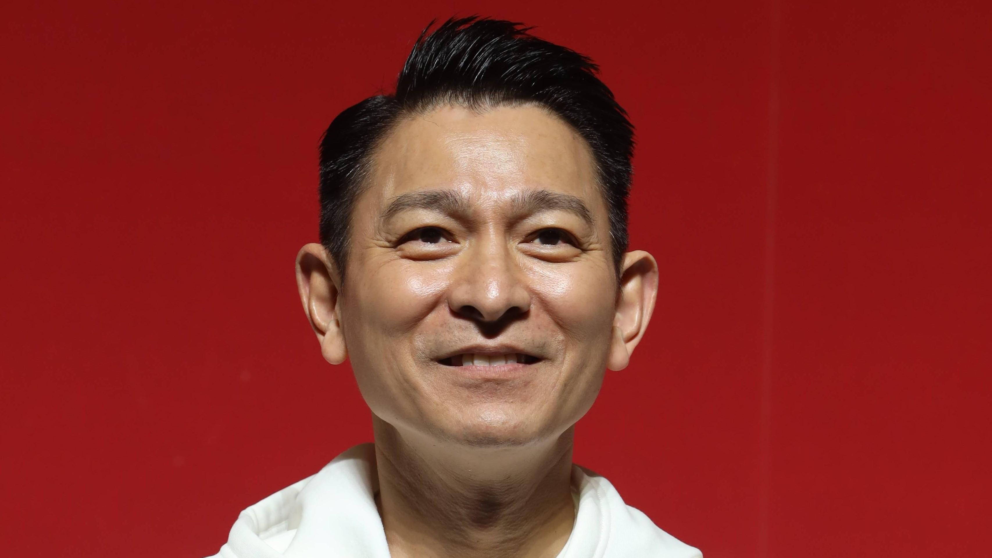 刘德华|62岁刘德华现身北京路演！皮肤紧致状态回春，言谈举止尽显高情商