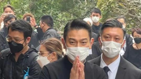 “全盘皆崩”的四大天王？刘德华走红后，爸爸丧礼竟成为娱乐界最大“笑话”！