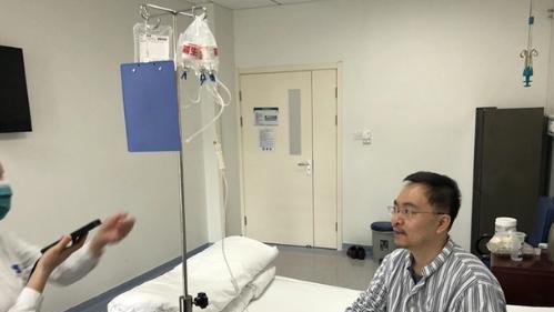 渐冻症|京东副总裁41岁患渐冻症，3年花费千万以求生，直言羡慕残疾人