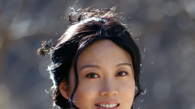 李晨、闫妮辟谣恋情传闻：共同好友、冲浪滑雪并非恋爱线索