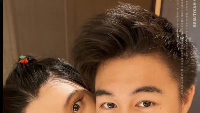 奚梦瑶|奚梦瑶夫妇带娃游玩，何猷君全程抱儿子被夸，夫妻同框画面温馨